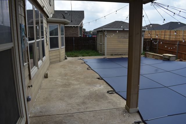 425 Crown Oaks Drive, Fort Worth, TX 76131