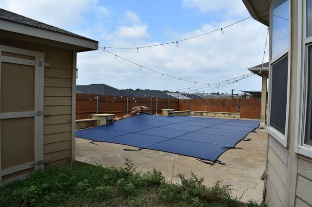 425 Crown Oaks Drive, Fort Worth, TX 76131