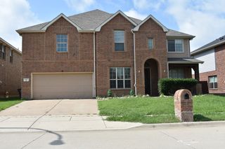 425 Crown Oaks Drive, Fort Worth, TX 76131