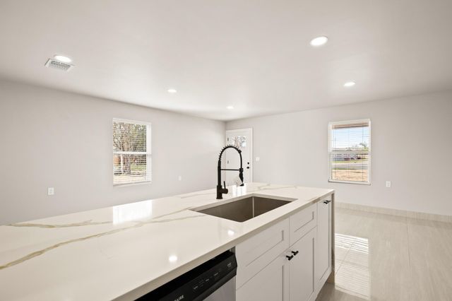 183 Mimosa RD, Dale, TX 78616