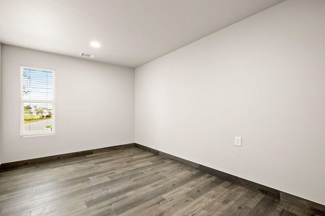 183 Mimosa RD, Dale, TX 78616