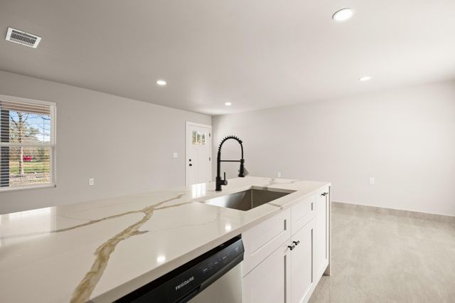 183 Mimosa RD, Dale, TX 78616