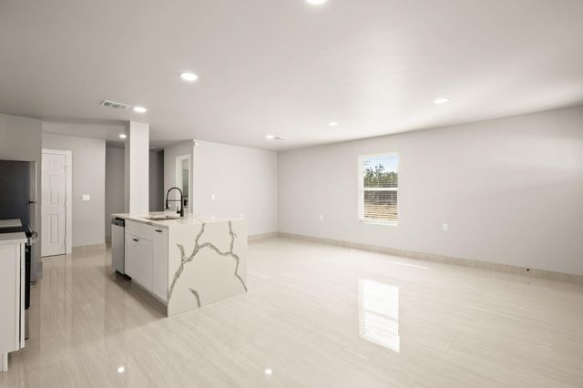 183 Mimosa RD, Dale, TX 78616