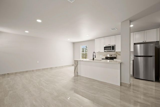 183 Mimosa RD, Dale, TX 78616