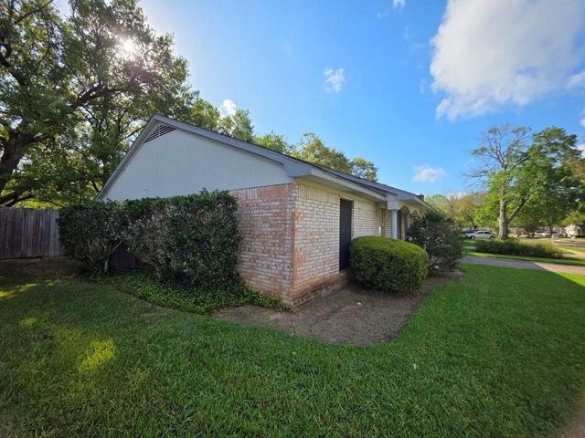 1326 Ashwood Drive, Sugar Land, TX 77498