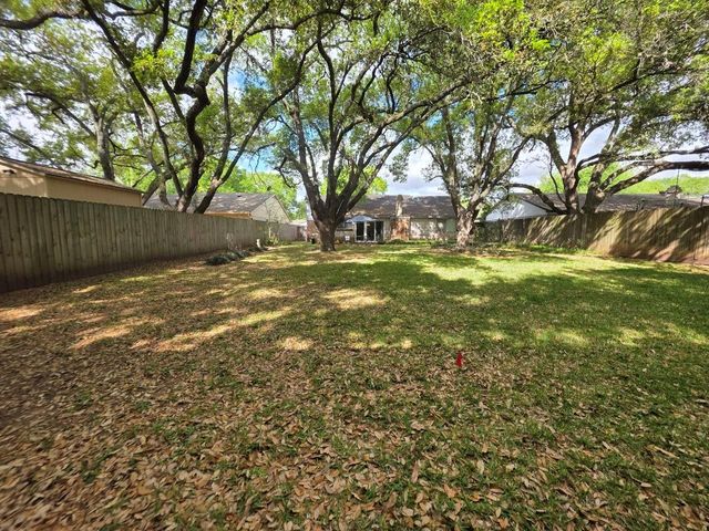 1326 Ashwood Drive, Sugar Land, TX 77498