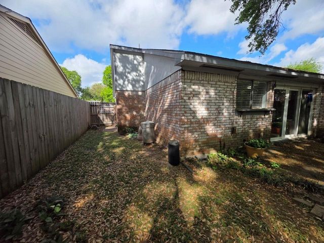 1326 Ashwood Drive, Sugar Land, TX 77498