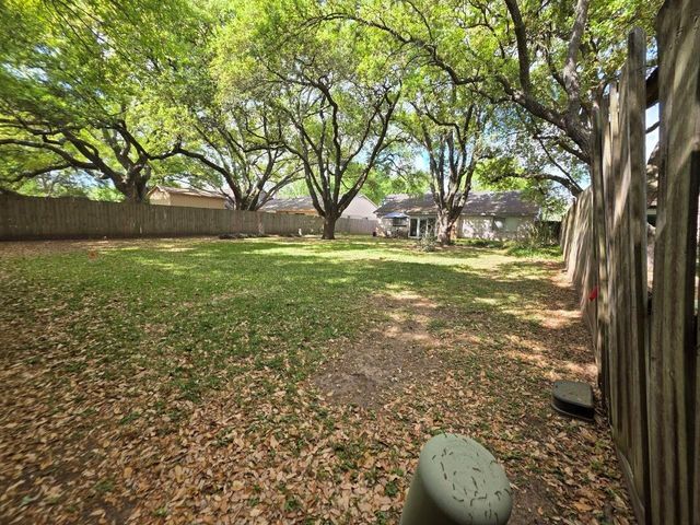 1326 Ashwood Drive, Sugar Land, TX 77498