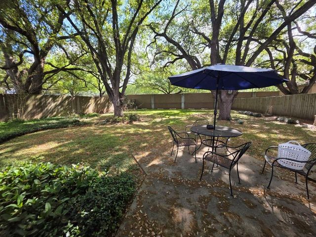 1326 Ashwood Drive, Sugar Land, TX 77498