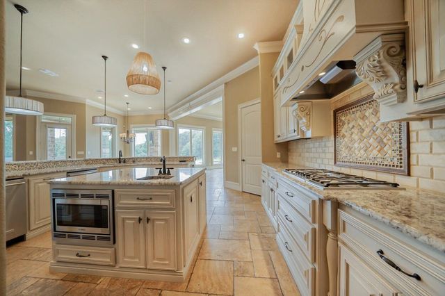 200 Weldon Ln, Longview, TX 75605