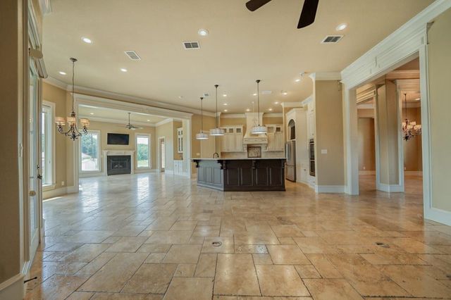 200 Weldon Ln, Longview, TX 75605
