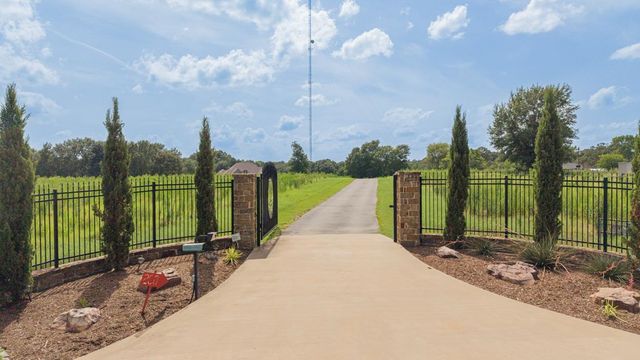 200 Weldon Ln, Longview, TX 75605