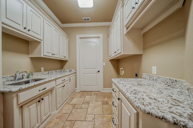 200 Weldon Ln, Longview, TX 75605