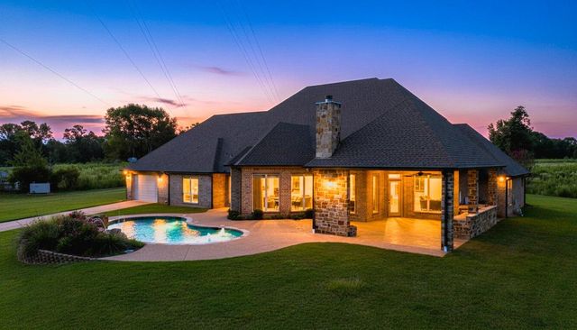 200 Weldon Ln, Longview, TX 75605