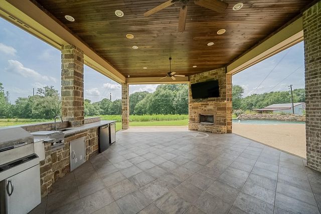 200 Weldon Ln, Longview, TX 75605