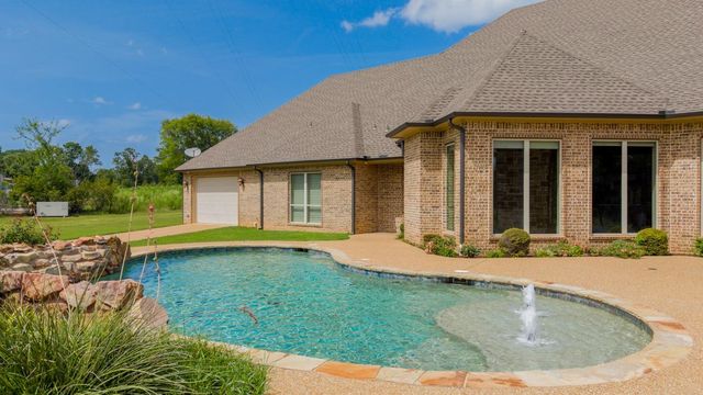 200 Weldon Ln, Longview, TX 75605