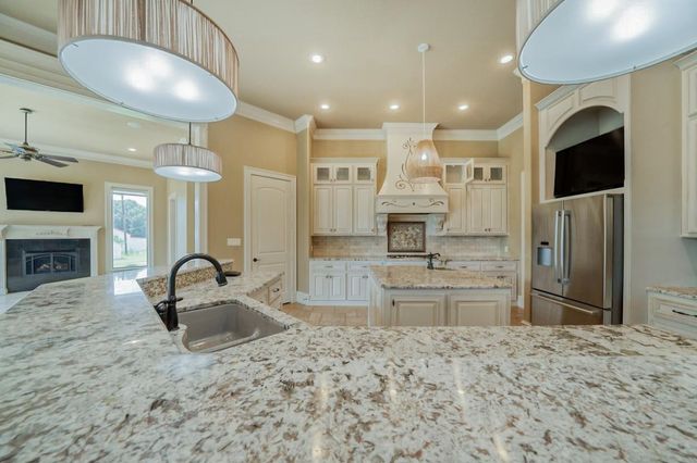200 Weldon Ln, Longview, TX 75605