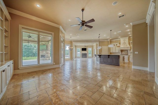 200 Weldon Ln, Longview, TX 75605