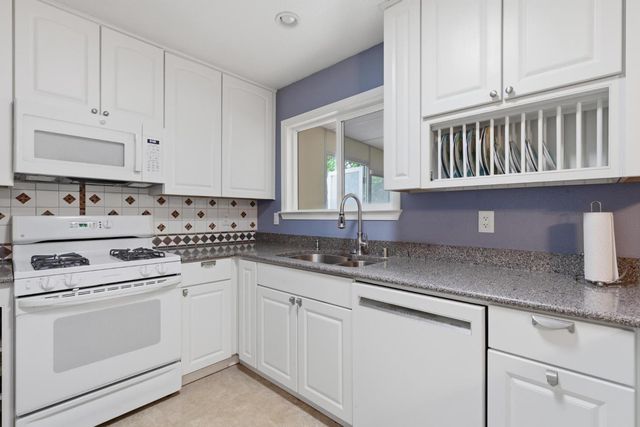 8015 Center Pkwy, Sacramento, CA 95823