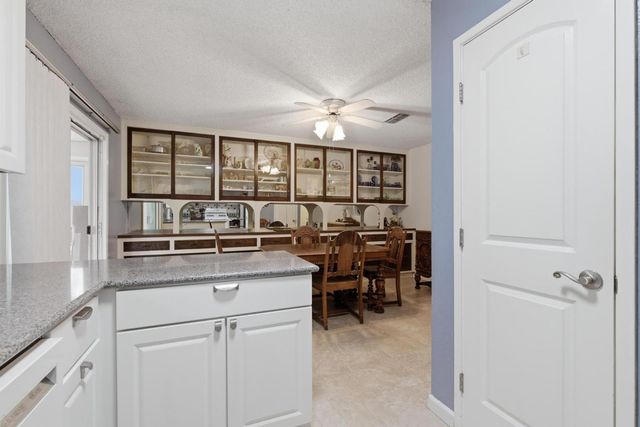 8015 Center Pkwy, Sacramento, CA 95823