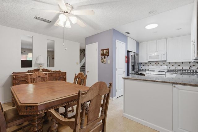 8015 Center Pkwy, Sacramento, CA 95823