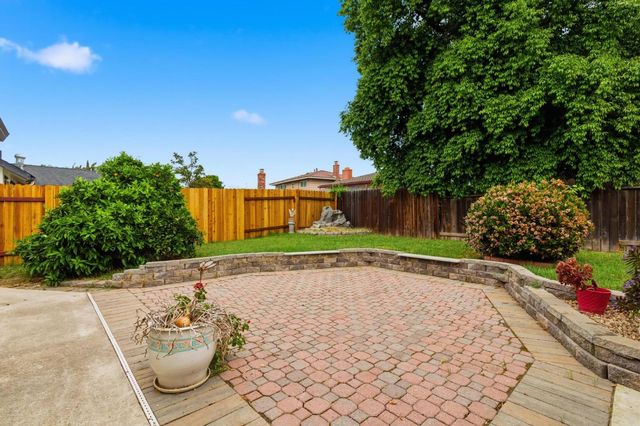 8015 Center Pkwy, Sacramento, CA 95823