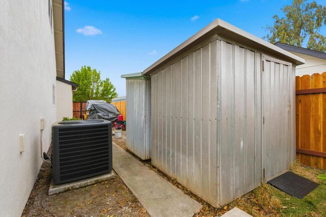 8015 Center Pkwy, Sacramento, CA 95823