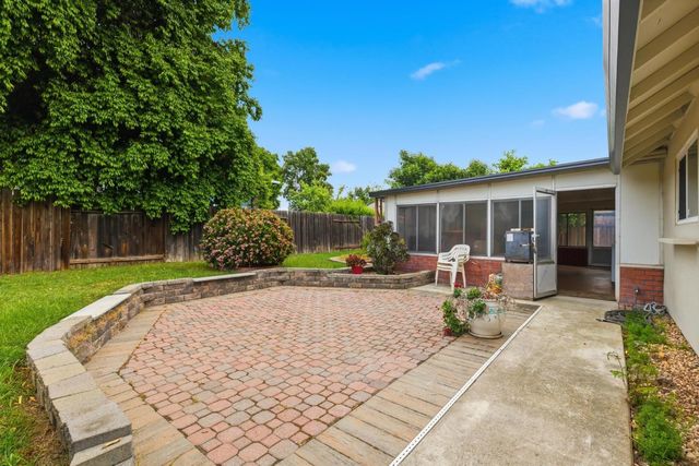 8015 Center Pkwy, Sacramento, CA 95823