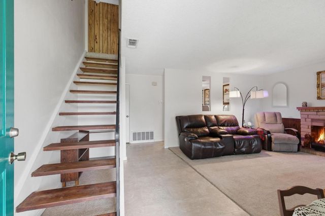 8015 Center Pkwy, Sacramento, CA 95823