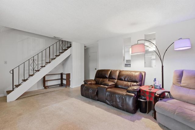 8015 Center Pkwy, Sacramento, CA 95823