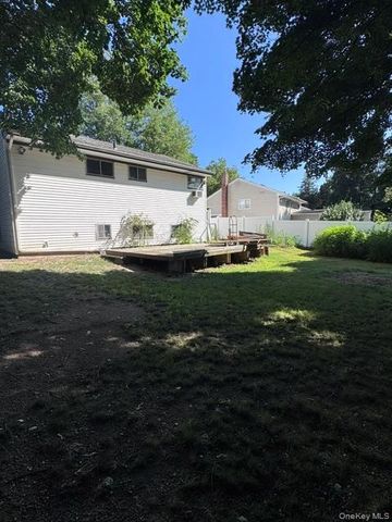 11 Foley Place, Huntington Station, NY 11746