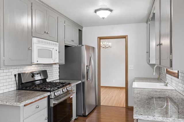 16930 17th Avenue N, Plymouth, MN 55447