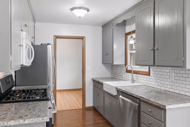 16930 17th Avenue N, Plymouth, MN 55447