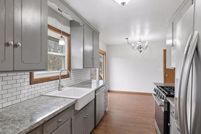 16930 17th Avenue N, Plymouth, MN 55447