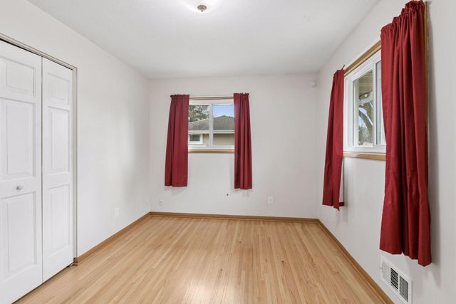 16930 17th Avenue N, Plymouth, MN 55447