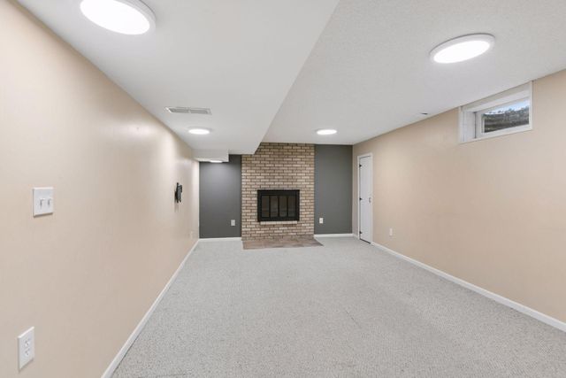 16930 17th Avenue N, Plymouth, MN 55447