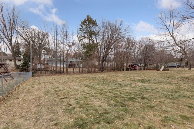 16930 17th Avenue N, Plymouth, MN 55447