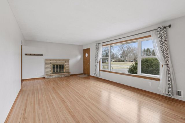 16930 17th Avenue N, Plymouth, MN 55447