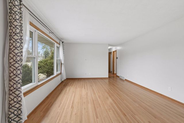 16930 17th Avenue N, Plymouth, MN 55447