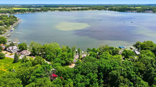 3020 W Sycamore Beach Road, Angola, IN 46703