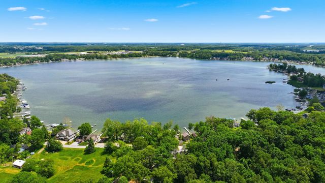 3020 W Sycamore Beach Road, Angola, IN 46703