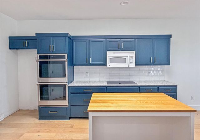 2808 Douglas CV, Lago Vista, TX 78645