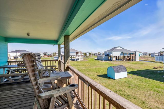 940 Mary Ann, Port Bolivar, TX 77650