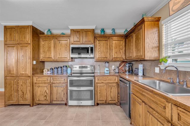 940 Mary Ann, Port Bolivar, TX 77650