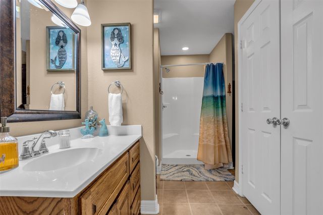 940 Mary Ann, Port Bolivar, TX 77650