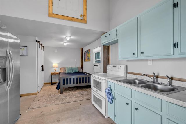 940 Mary Ann, Port Bolivar, TX 77650