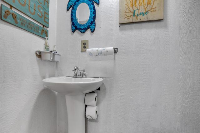 940 Mary Ann, Port Bolivar, TX 77650