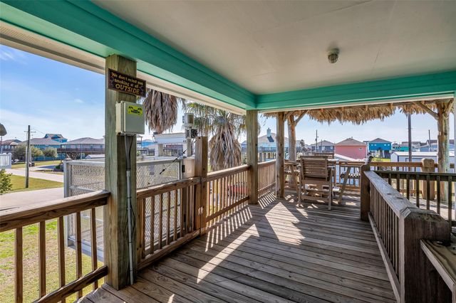 940 Mary Ann, Port Bolivar, TX 77650