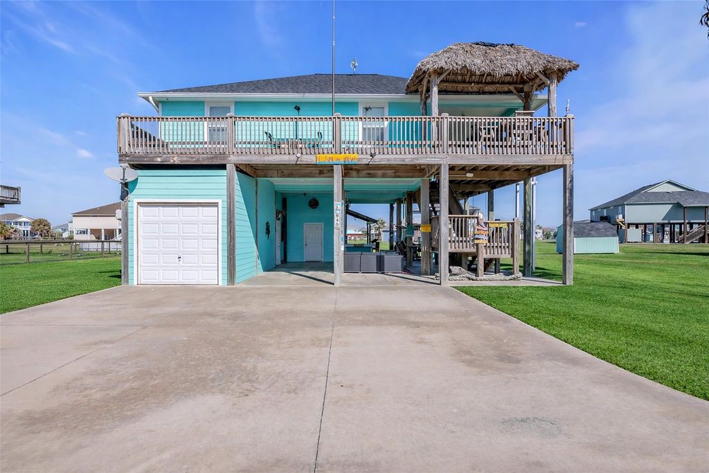 940 Mary Ann, Port Bolivar, TX 77650
