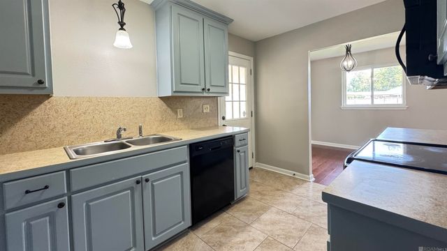 4266 Debellevue Dr, Baton Rouge, LA 70809